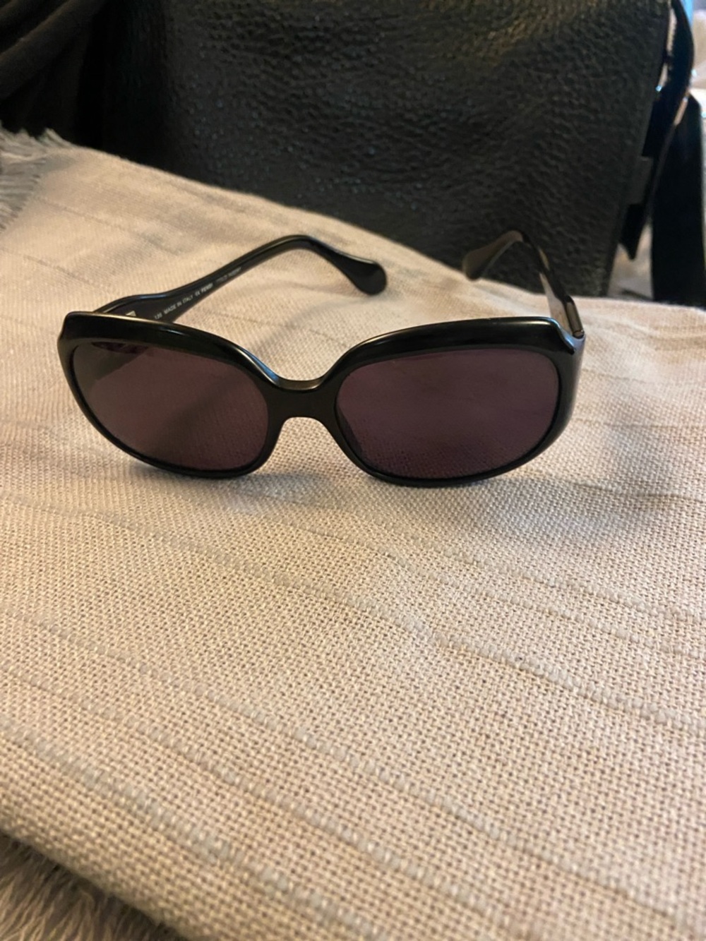 FENDI Women's Classic Black Oval Sunglasses - Black Lenses